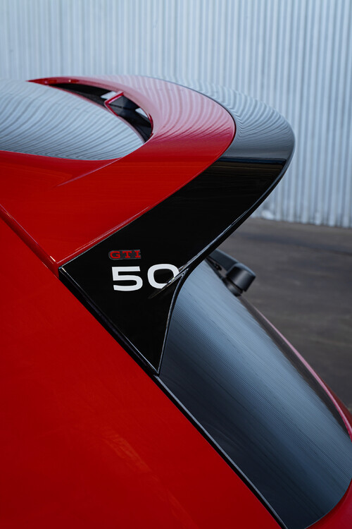 Volkswagen prezentuje Golfa GTI EDITION 50 – najmocniejszą produkowaną seryjnie wersję tego auta