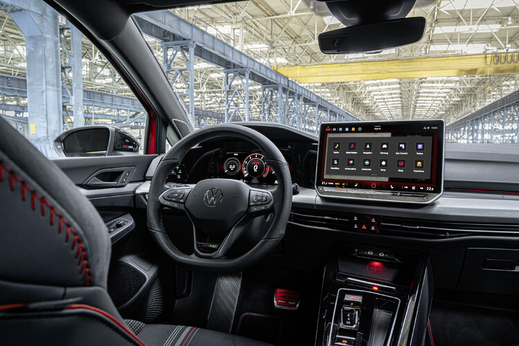 Volkswagen prezentuje Golfa GTI EDITION 50 – najmocniejszą produkowaną seryjnie wersję tego auta