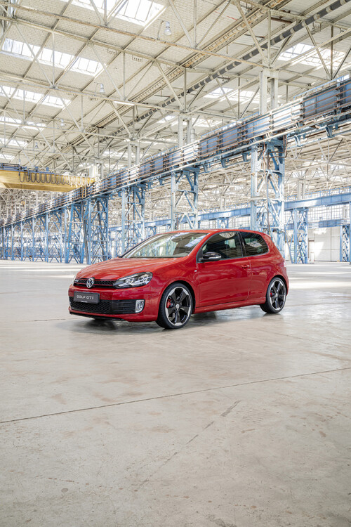 Volkswagen prezentuje Golfa GTI EDITION 50 – najmocniejszą produkowaną seryjnie wersję tego auta