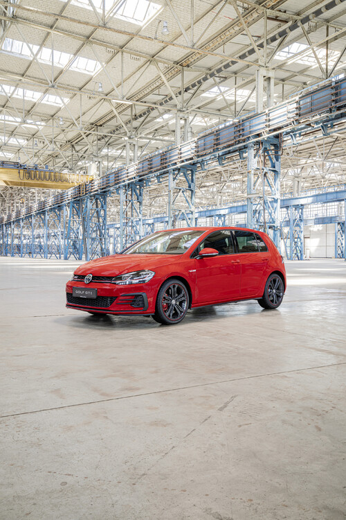 Volkswagen prezentuje Golfa GTI EDITION 50 – najmocniejszą produkowaną seryjnie wersję tego auta