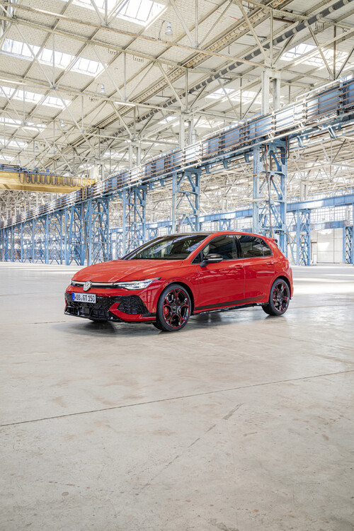 Volkswagen prezentuje Golfa GTI EDITION 50 – najmocniejszą produkowaną seryjnie wersję tego auta