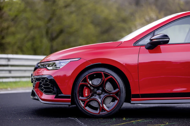 Volkswagen prezentuje Golfa GTI EDITION 50 – najmocniejszą produkowaną seryjnie wersję tego auta - 15.