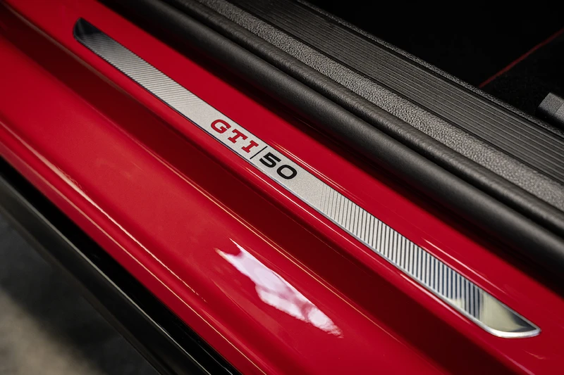 Volkswagen prezentuje Golfa GTI EDITION 50 – najmocniejszą produkowaną seryjnie wersję tego auta - 41.