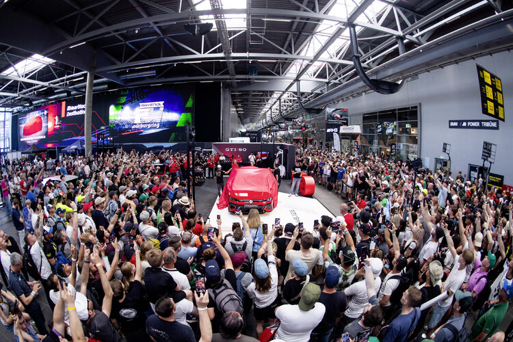 Zwycięstwo w klasie po światowej premierze: wyjątkowy weekend Golfa GTI na torze Nürburgring