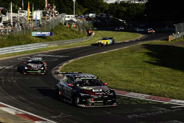 Zwycięstwo w klasie po światowej premierze: wyjątkowy weekend Golfa GTI na torze Nürburgring
