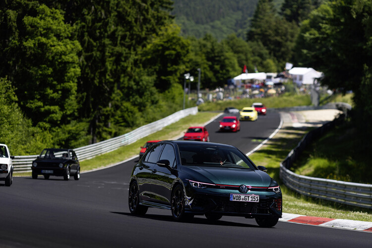 Zwycięstwo w klasie po światowej premierze: wyjątkowy weekend Golfa GTI na torze Nürburgring