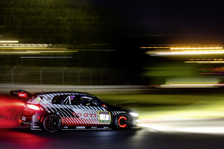 Zwycięstwo w klasie po światowej premierze: wyjątkowy weekend Golfa GTI na torze Nürburgring