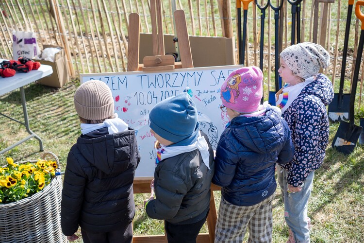 „Niebieskie granty” łączą pokolenia i zmieniają otoczenie