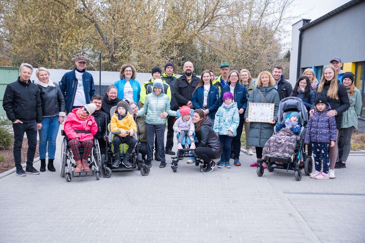„Niebieskie granty” łączą pokolenia i zmieniają otoczenie