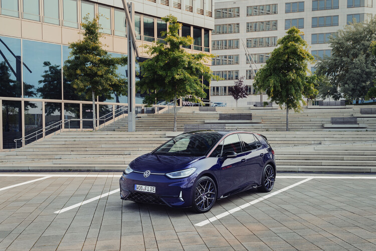 Dobra wiadomość dla fanów Volkswagena: koncepcyjny model ID.3 GTX FIRE+ICE będzie produkowany seryjnie