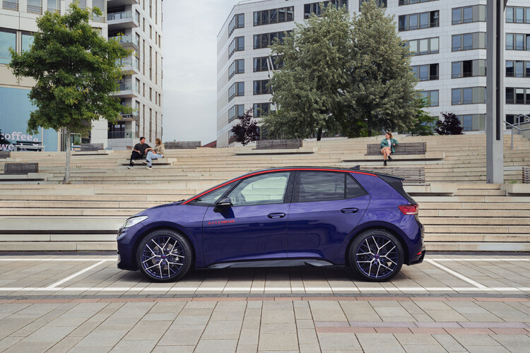 Dobra wiadomość dla fanów Volkswagena: koncepcyjny model ID.3 GTX FIRE+ICE będzie produkowany seryjnie