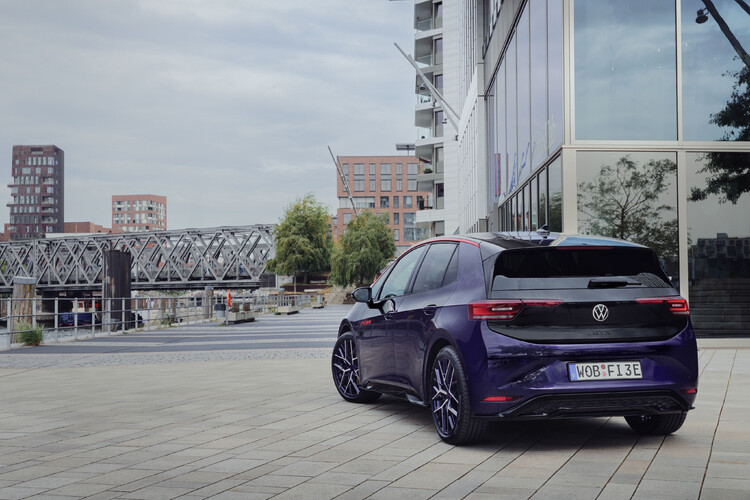 Dobra wiadomość dla fanów Volkswagena: koncepcyjny model ID.3 GTX FIRE+ICE będzie produkowany seryjnie
