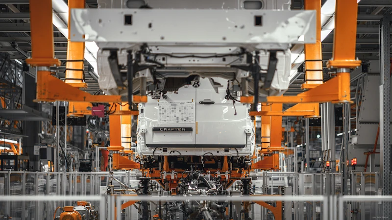 Wydajniejsza, inteligentniejsza i bardziej odporna: Grupa Volkswagen współpracuje z AWS transformując produkcję w erze AI  - 6.