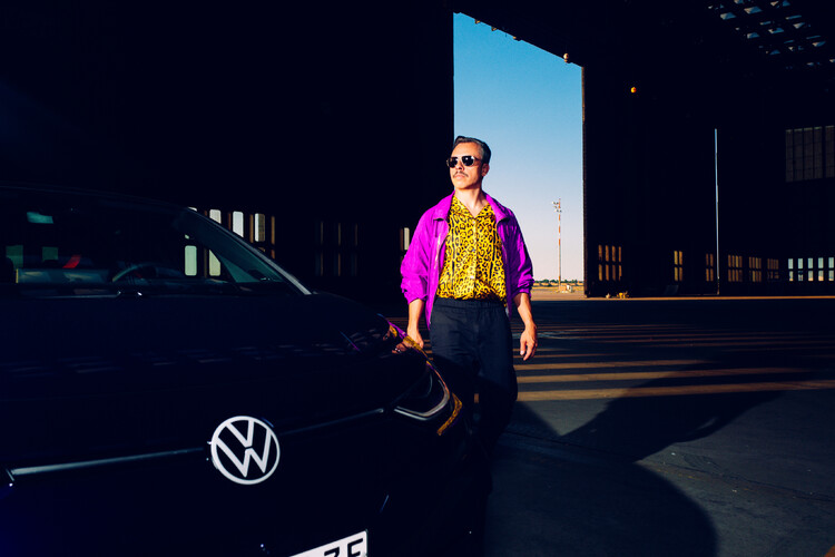 Volkswagen świętuje powrót modelu „Fire and Ice” nową piosenką w wykonaniu Purple Disco Machine