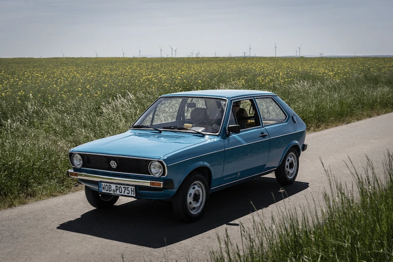 50 lat Polo: miejski Volkswagen zadebiutował w 1975 roku pod hasłem „Mniej znaczy więcej”