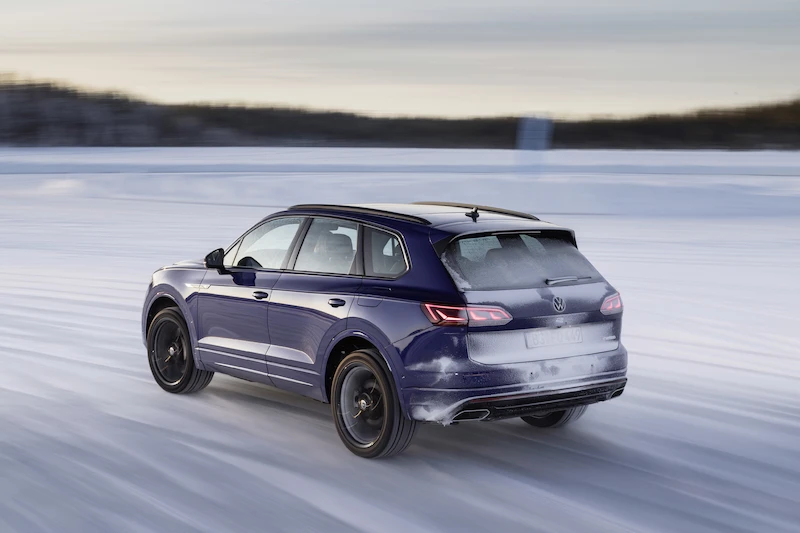 Volkswagen Touareg R - 64.