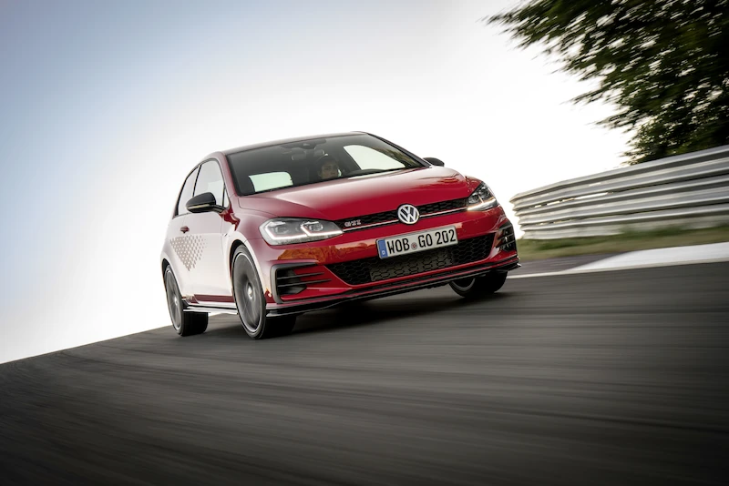 Golf z genami auta wyścigowego: Volkswagen rozpoczął sprzedaż Golfa GTI TCR - 88.