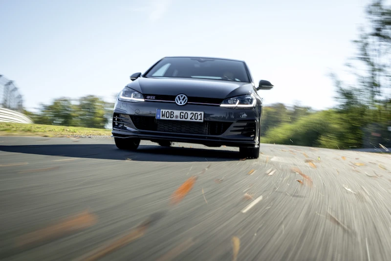 Golf z genami auta wyścigowego: Volkswagen rozpoczął sprzedaż Golfa GTI TCR - 5.