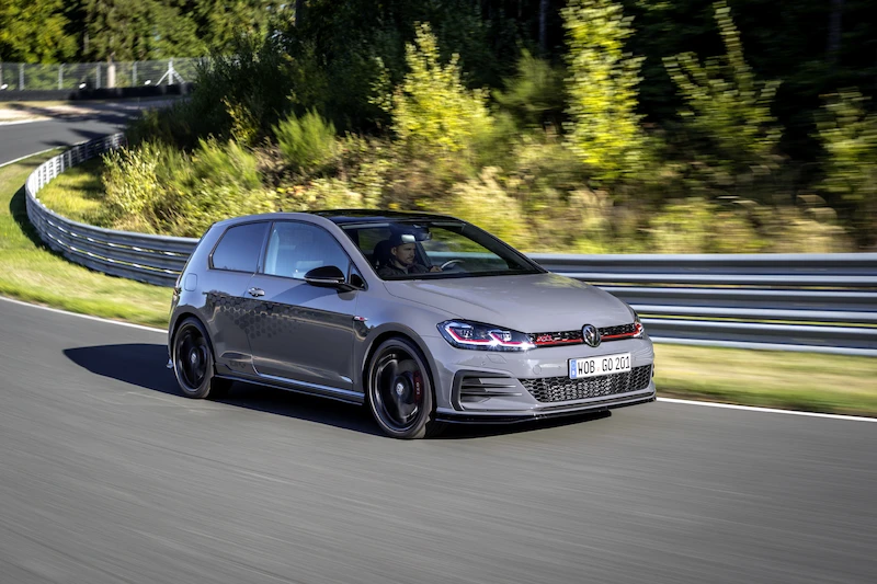 Golf z genami auta wyścigowego: Volkswagen rozpoczął sprzedaż Golfa GTI TCR - 10.