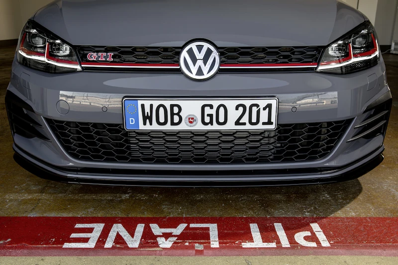 Golf z genami auta wyścigowego: Volkswagen rozpoczął sprzedaż Golfa GTI TCR - 15.