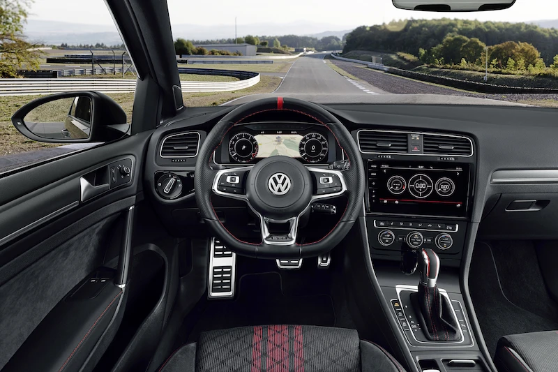 Golf z genami auta wyścigowego: Volkswagen rozpoczął sprzedaż Golfa GTI TCR - 20.