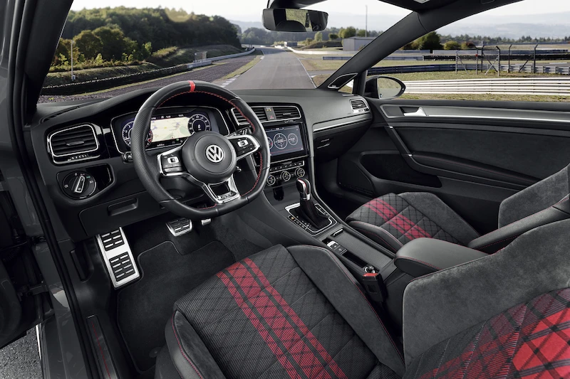 Golf z genami auta wyścigowego: Volkswagen rozpoczął sprzedaż Golfa GTI TCR - 21.