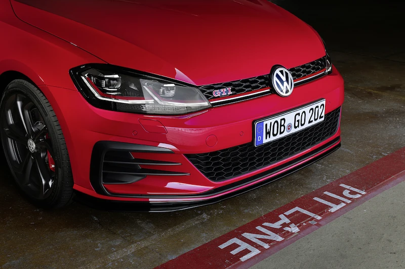 Golf z genami auta wyścigowego: Volkswagen rozpoczął sprzedaż Golfa GTI TCR - 22.