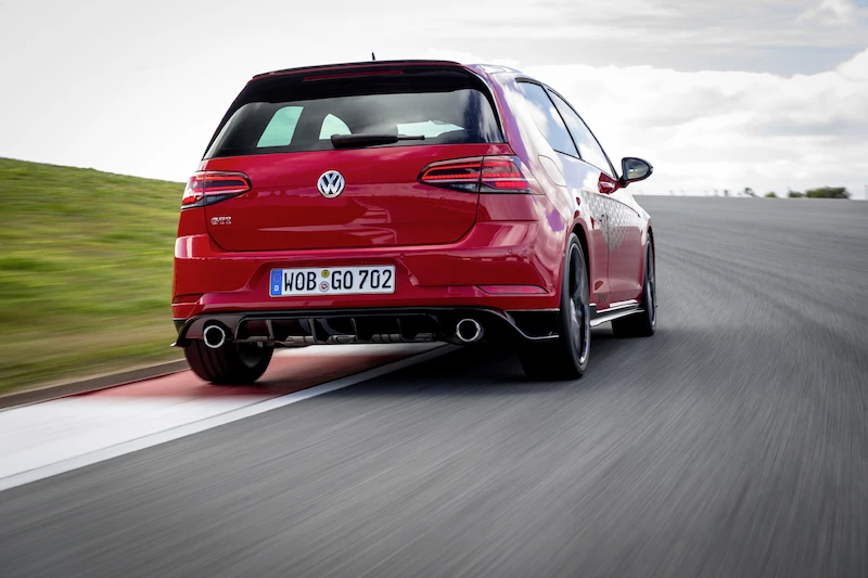 Golf z genami auta wyścigowego: Volkswagen rozpoczął sprzedaż Golfa GTI TCR - 78.