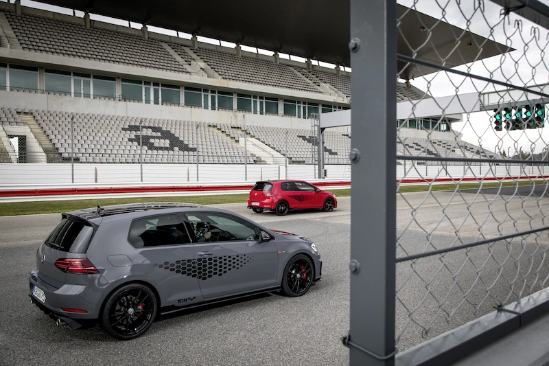 Golf z genami auta wyścigowego: Volkswagen rozpoczął sprzedaż Golfa GTI TCR - 81.
