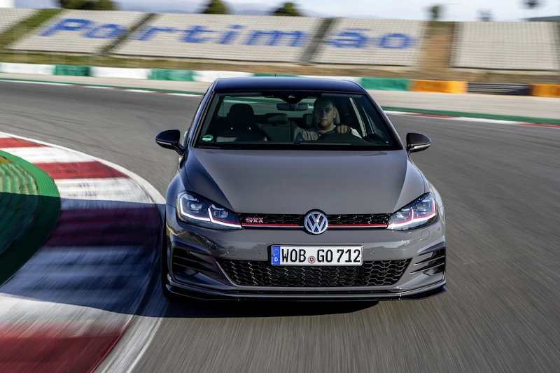 Golf z genami auta wyścigowego: Volkswagen rozpoczął sprzedaż Golfa GTI TCR - 39.