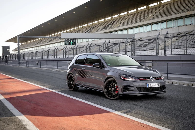 Golf z genami auta wyścigowego: Volkswagen rozpoczął sprzedaż Golfa GTI TCR - 100.
