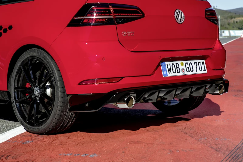 Golf z genami auta wyścigowego: Volkswagen rozpoczął sprzedaż Golfa GTI TCR - 102.
