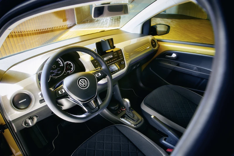 Już można zamawiać nowego elektrycznego Volkswagena e-up! w cenie od 96.290 złotych - 5.