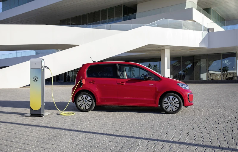 Wyniki badań: większość Polaków za dopłatami do aut elektrycznych, ale wolą model norweski - 3.