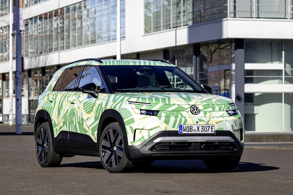Pierwsze jazdy elektrycznym kompaktowym SUV-em Volkswagena: nowy ID. Cross na ulicach Amsterdamu