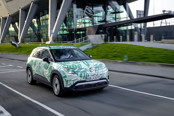 Pierwsze jazdy elektrycznym kompaktowym SUV-em Volkswagena: nowy ID. Cross na ulicach Amsterdamu