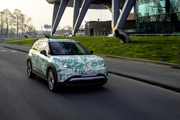 Pierwsze jazdy elektrycznym kompaktowym SUV-em Volkswagena: nowy ID. Cross na ulicach Amsterdamu