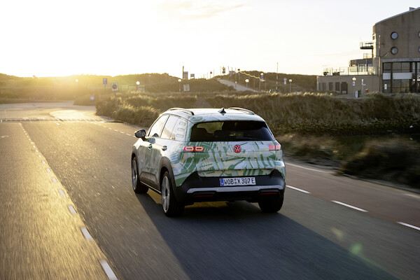 Pierwsze jazdy elektrycznym kompaktowym SUV-em Volkswagena: nowy ID. Cross na ulicach Amsterdamu