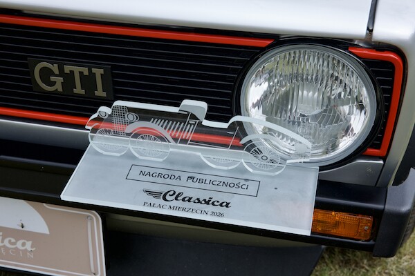 Legenda spotyka się z historią. Golf GTI pierwszej generacji z platynowym certyfikatem FIVA i nagrodą publiczności na Classica Mierzęcin 2026