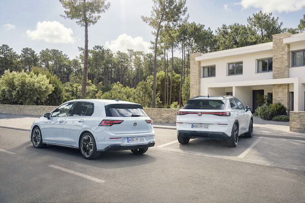 Nowy napęd hybrydowy: rusza przedsprzedaż Golfa i T-Roca z układem typu full hybrid