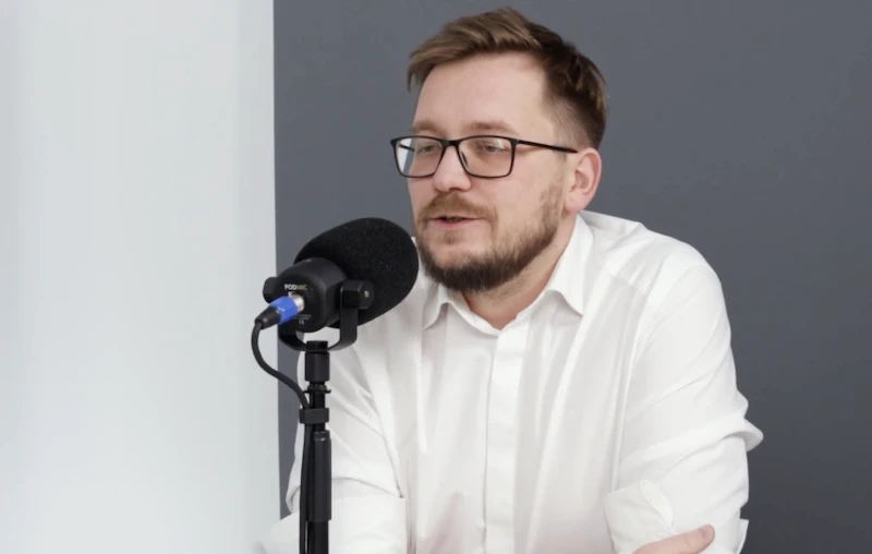 Kolejny odcinek podcastu „Elektrycznie Tematyczni”: Jak ładować samochód, by jak najwięcej zaoszczędzić?