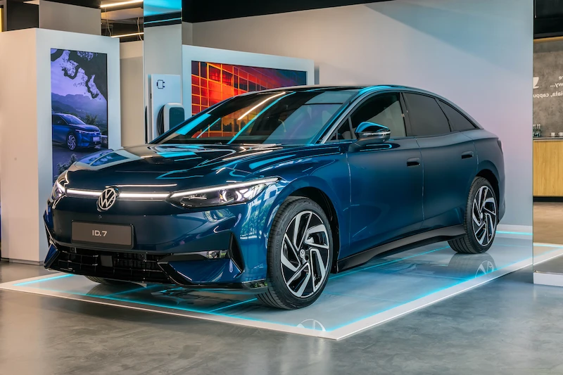 ID.7 po raz pierwszy w Polsce: elektryczna limuzyna premierowo w Volkswagen Home w Warszawie - 1.