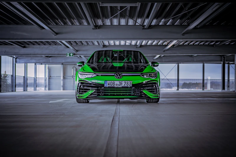 Bezkompromisowy Volkswagen Golf R Hurricane podczas Ultrace 2023 we Wrocławiu - 2.