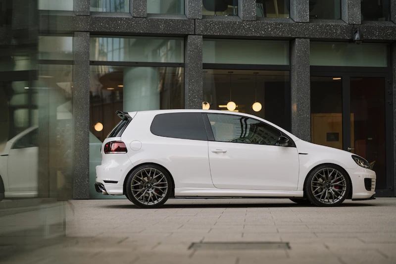 Volkswagen Golf VI – bogate wyposażenie standardowe i wysoki poziom bezpieczeństwa - 10.