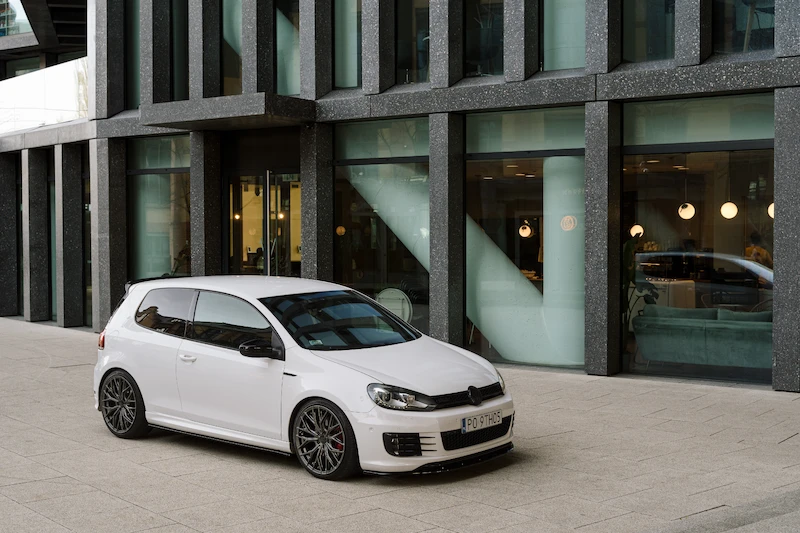 Volkswagen Golf VI – bogate wyposażenie standardowe i wysoki poziom bezpieczeństwa - 4.