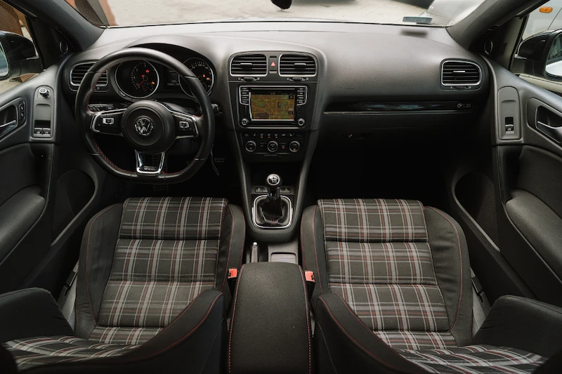 Volkswagen Golf VI – bogate wyposażenie standardowe i wysoki poziom bezpieczeństwa - 19.