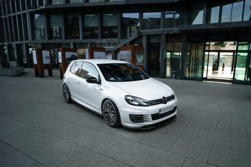 Volkswagen Golf VI – bogate wyposażenie standardowe i wysoki poziom bezpieczeństwa - 6.