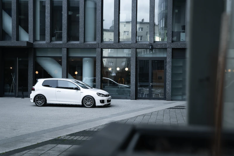 Volkswagen Golf VI – bogate wyposażenie standardowe i wysoki poziom bezpieczeństwa - 14.