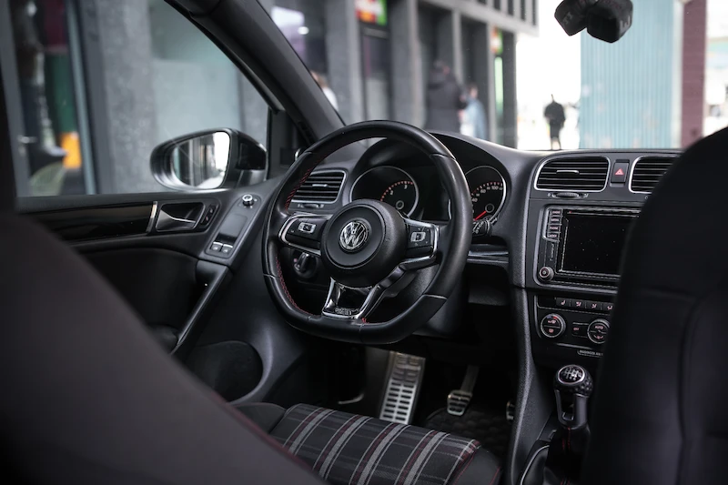 Volkswagen Golf VI – bogate wyposażenie standardowe i wysoki poziom bezpieczeństwa - 21.