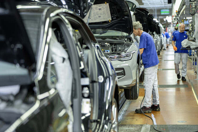 50 lat produkcji Golfa: fabryka Volkswagena w Wolfsburgu świętuje urodziny swojego bestsellera
